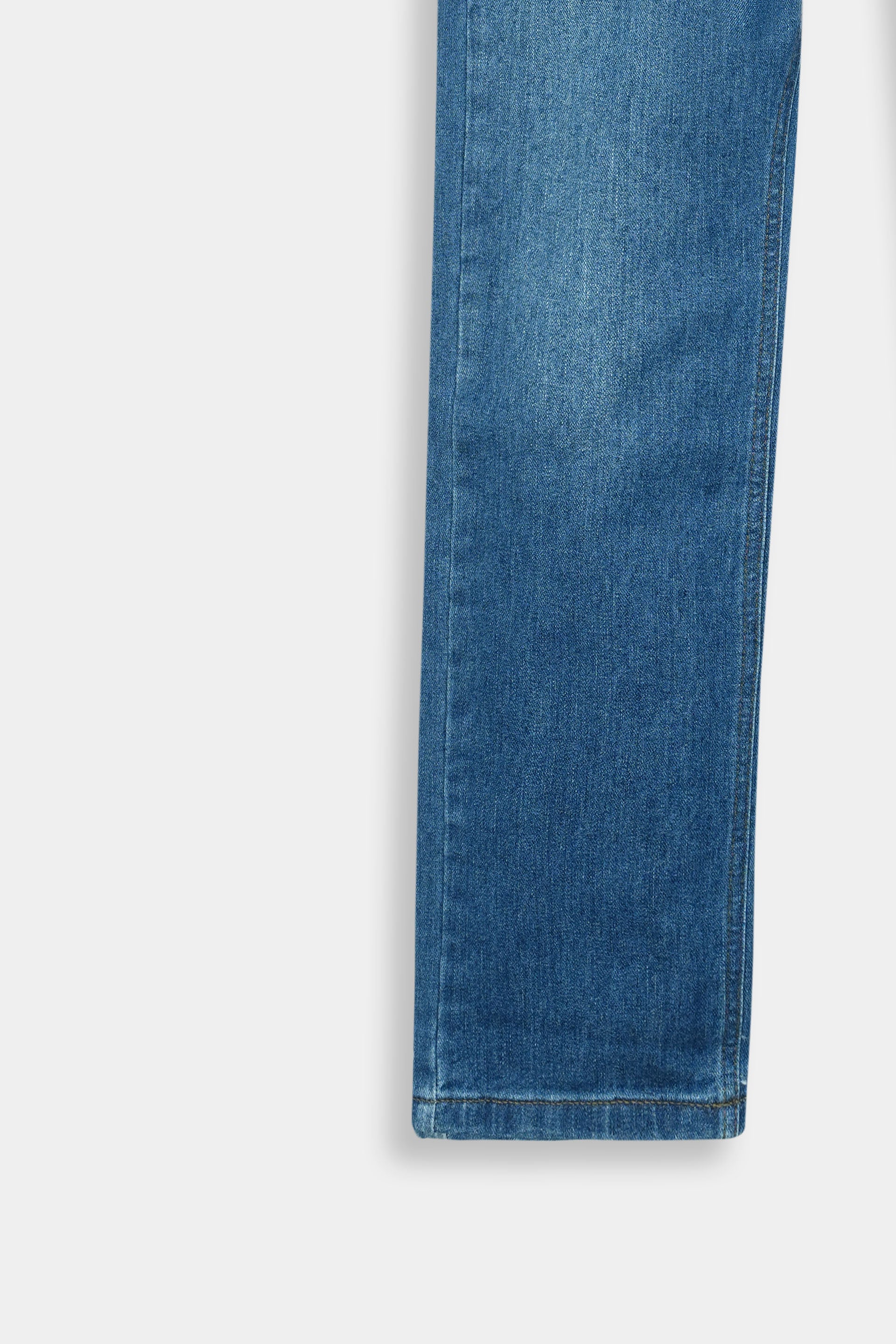 STRAIGHT FIT DENIM