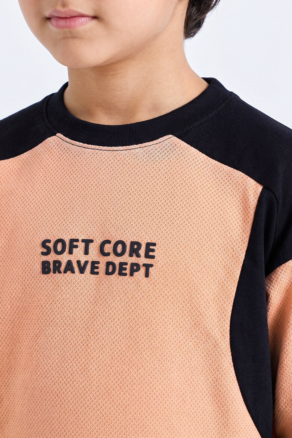 TEXTURED T-SHIRT