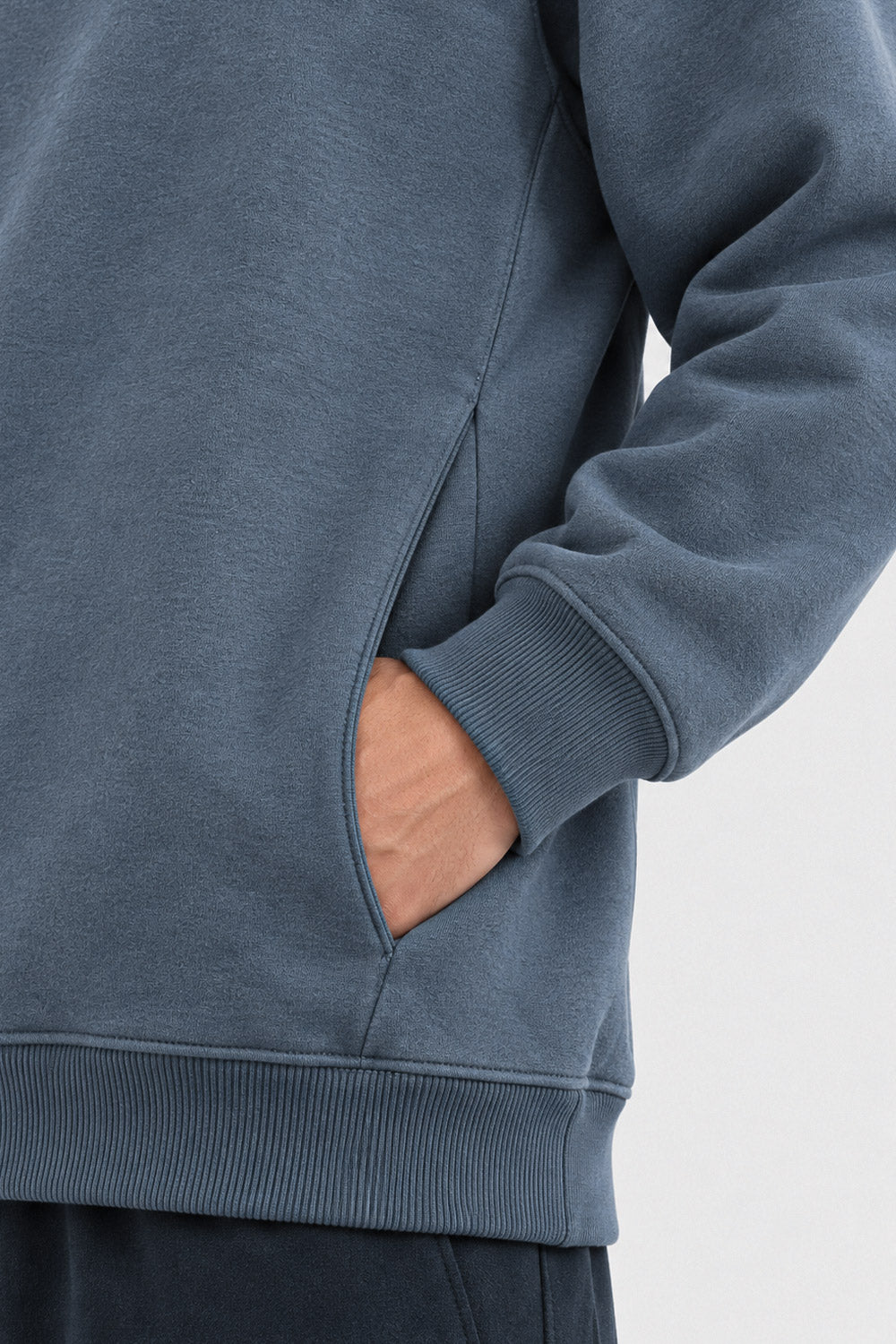 BASIC SWEARTSHIRT