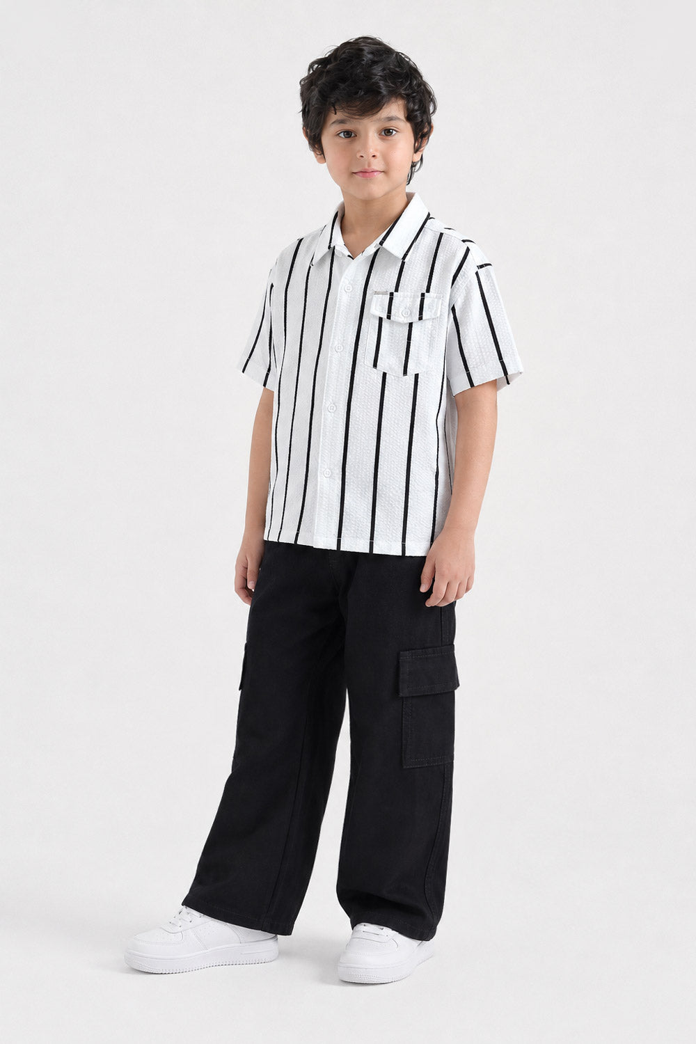 BOY'S VERTICAL STRIPED  BUTTON-DOWN SHIRT