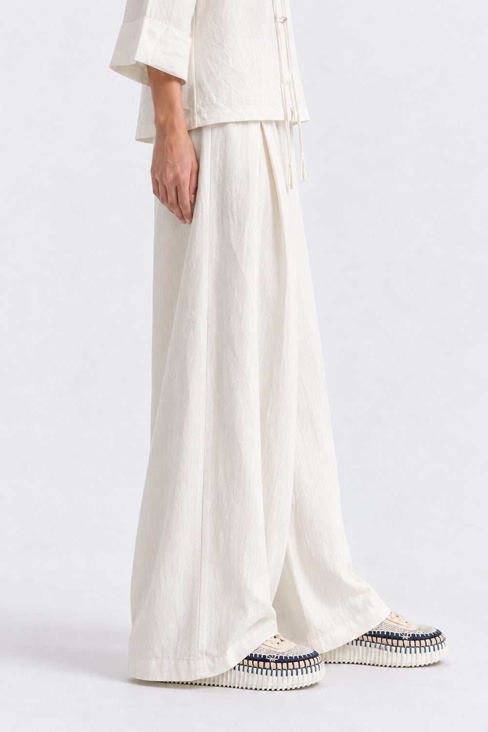 PLEATED TROUSER