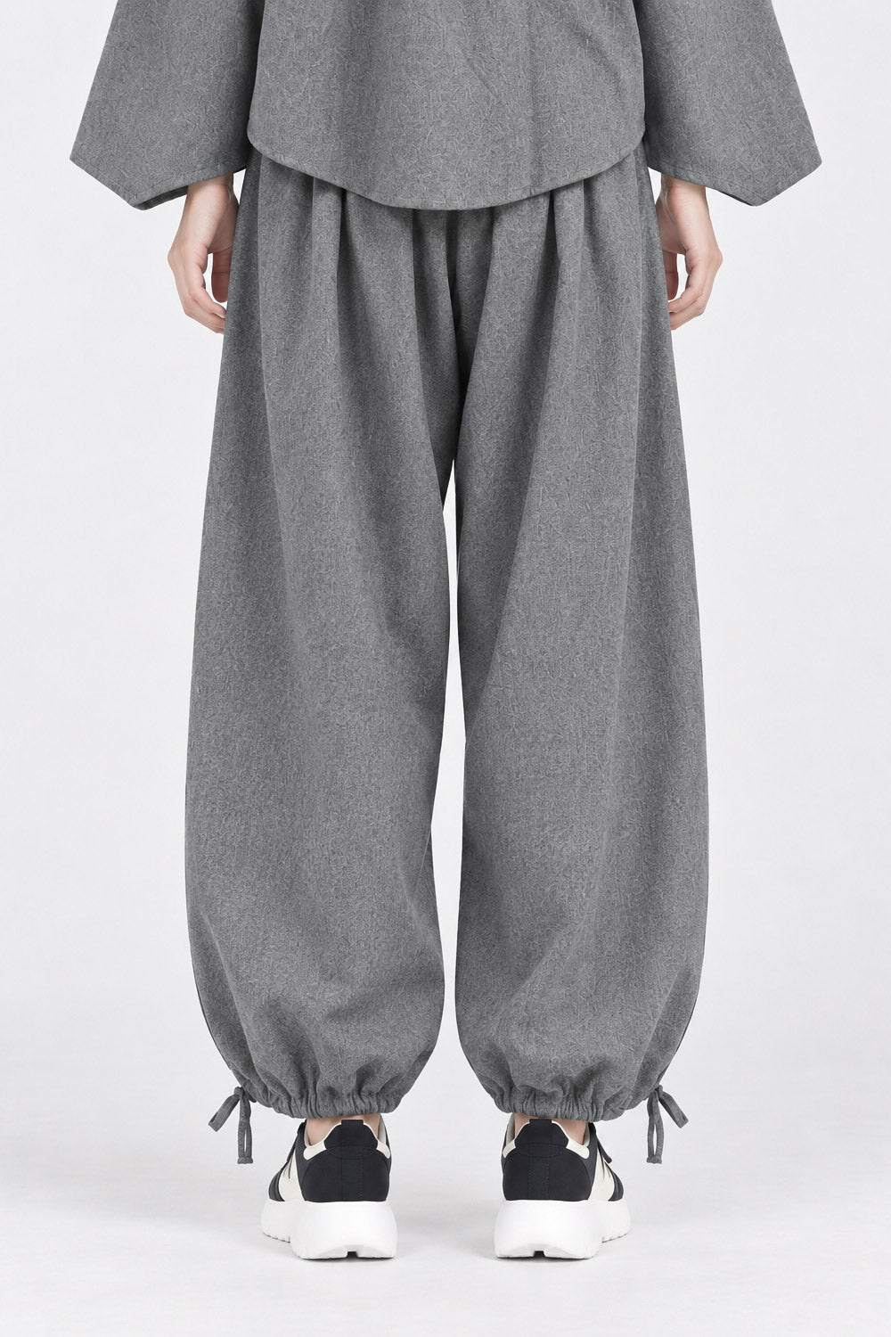 WIDE LEG PLEATED TROUSER