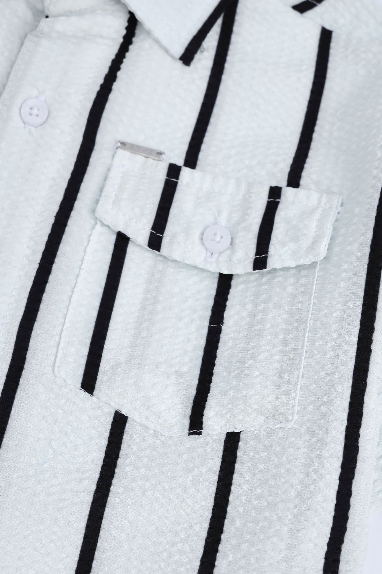 BOY'S VERTICAL STRIPED  BUTTON-DOWN SHIRT